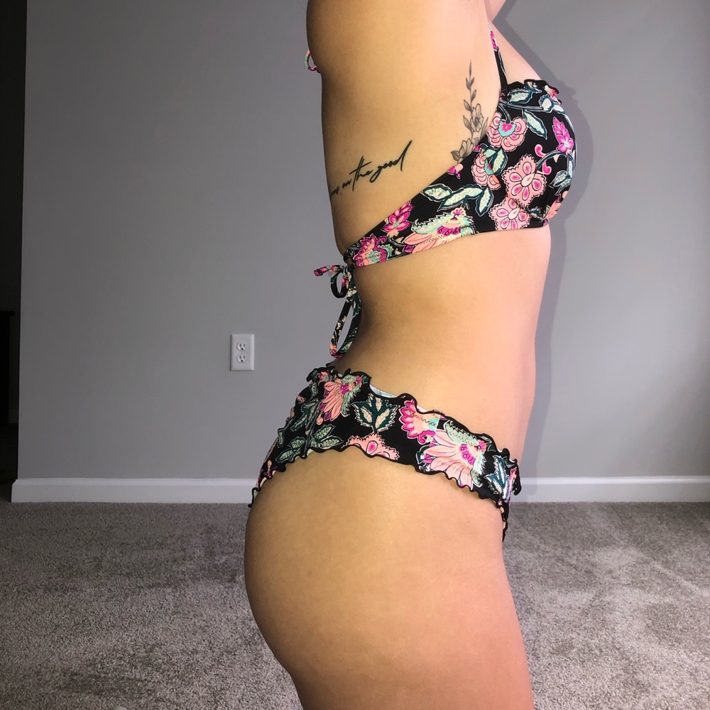 Floral bikini - Picture 3 of 4
